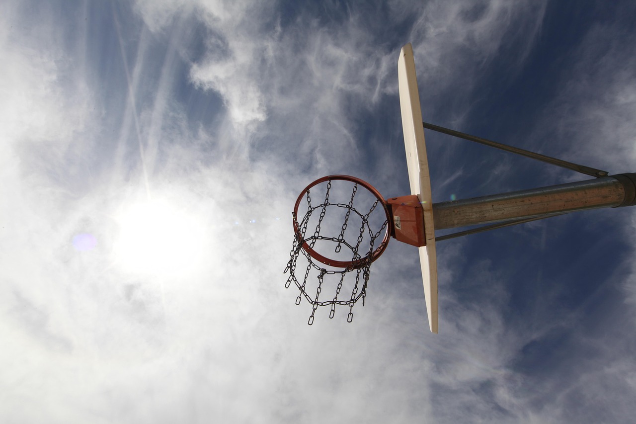 转播NBA的电视台，展现篮球魅力的舞台