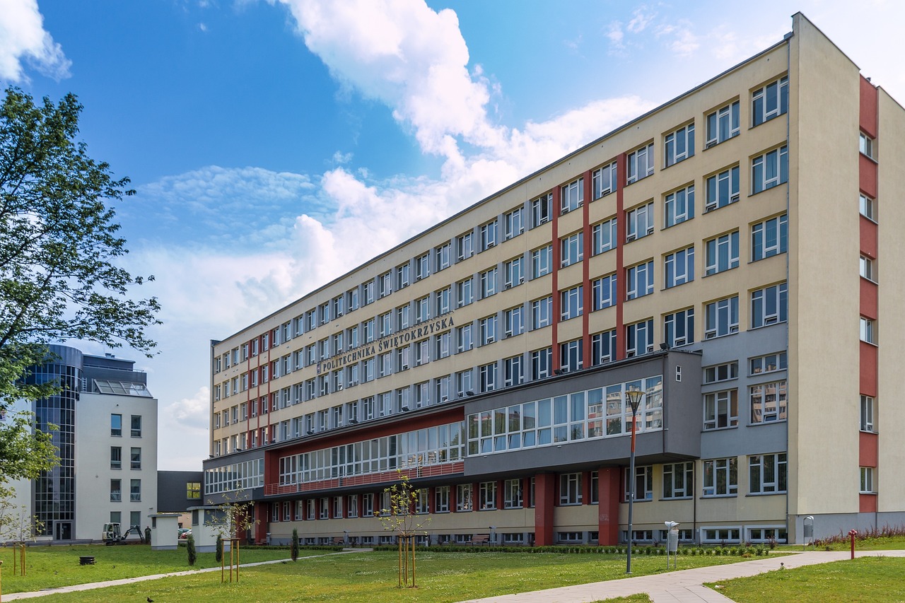 中央电视广播大学，开放教育的领航者