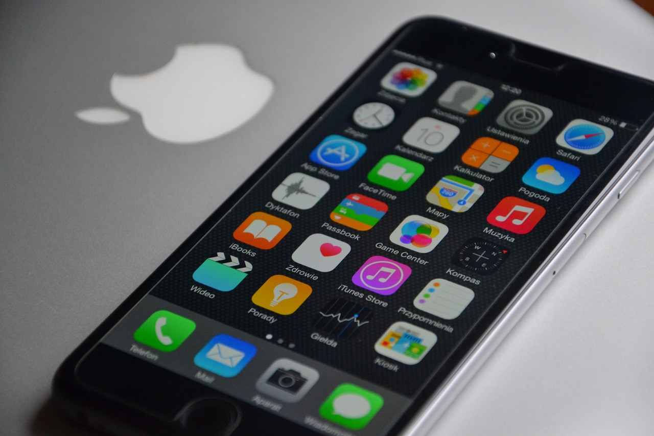 iPhone 4S上市，重新定义智能手机市场格局