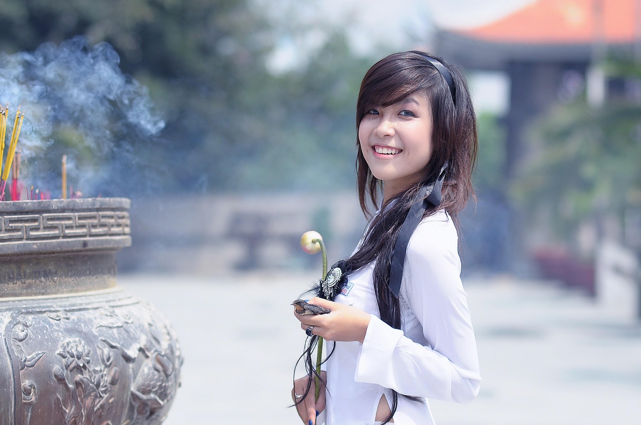 大胸妹现象,电影中的文化符号解读