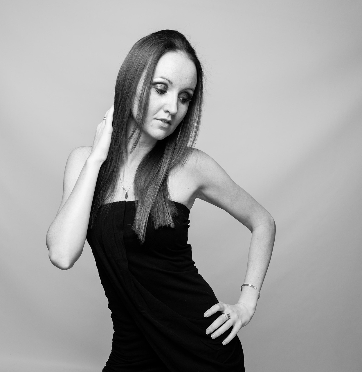 时尚魅力延伸,最新胸部款式推荐