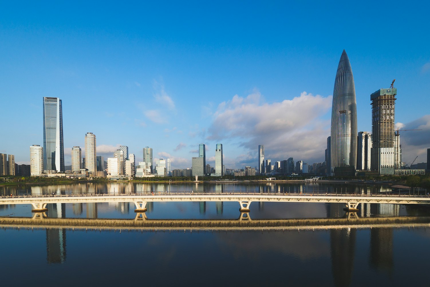 南京摩天大楼新地标,城市未来展望与地标风采展示