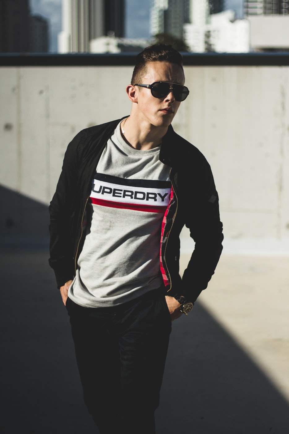 新款男士服饰，时尚与实用并重，展现独特魅力