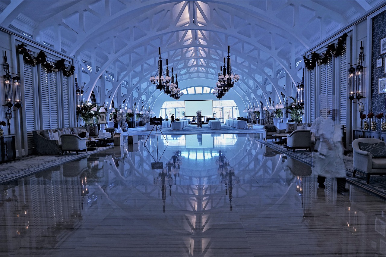 揭秘豪华巨幕电视市场，一台100寸电视的价格深度解析