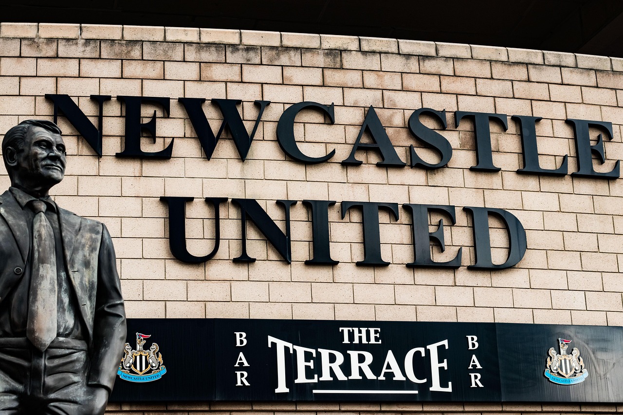 钱宝足球队展现激情与实力，赛场动态一览