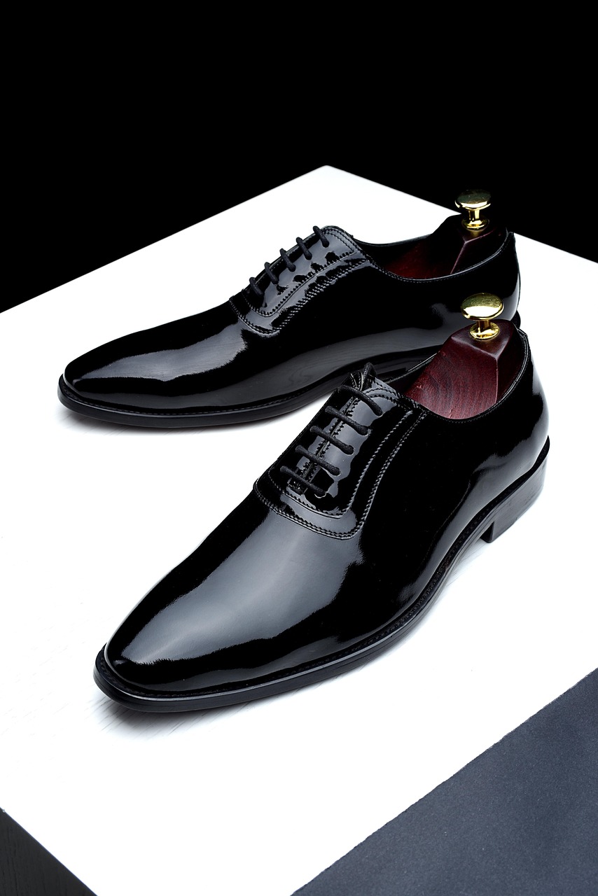 最新时尚皮鞋推荐，潮流引领者的首选鞋款，时尚之选不容错过！