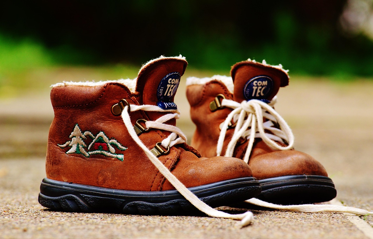 最新时尚皮鞋推荐,潮流引领者的首选鞋款,时尚之选不容错过!