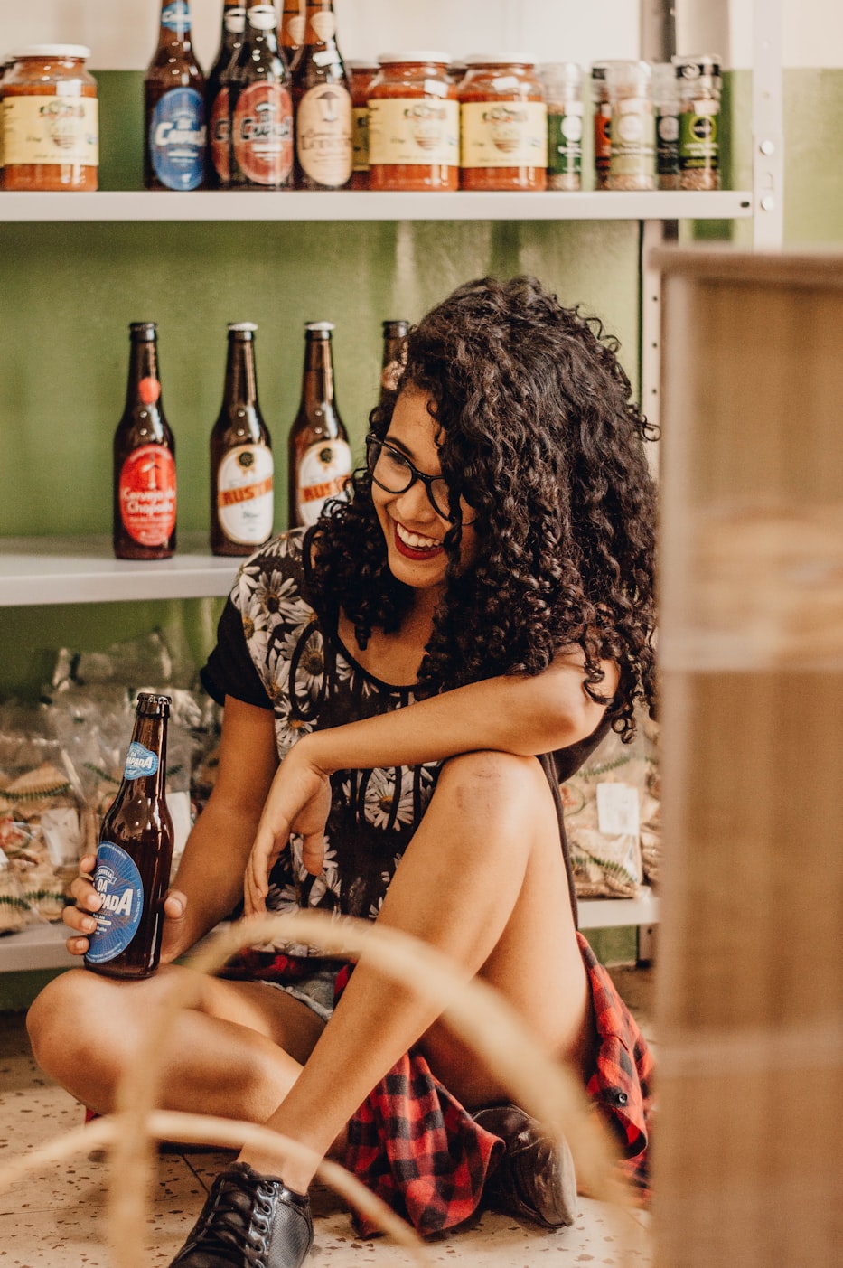 王瑞儿引领时尚潮流,最新酒吧动态揭秘