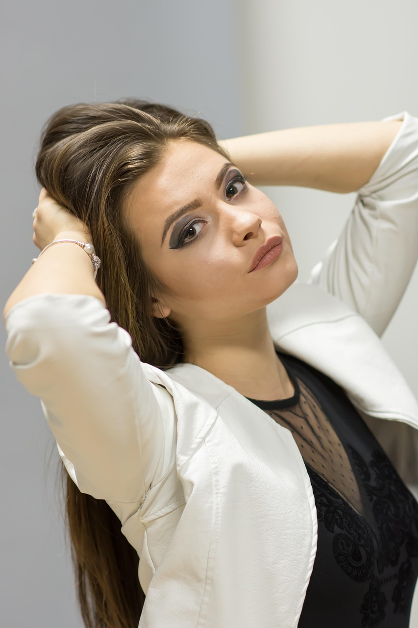 女头动漫简约风格，探索现代审美新风尚的动漫女头设计