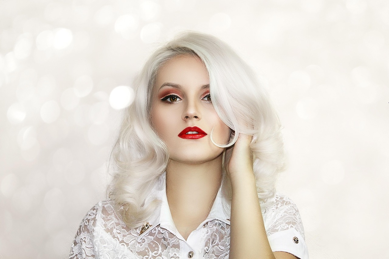 时尚竞技中的独特魅力，比赛蝴蝶帽的魅力展现