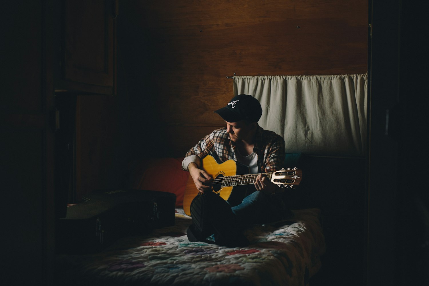 黄哥新作,时代声音与独特艺术韵味的探索之旅