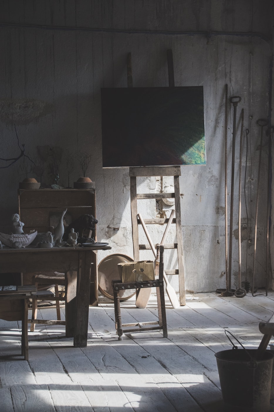 电视背景石膏线的艺术与创意设计