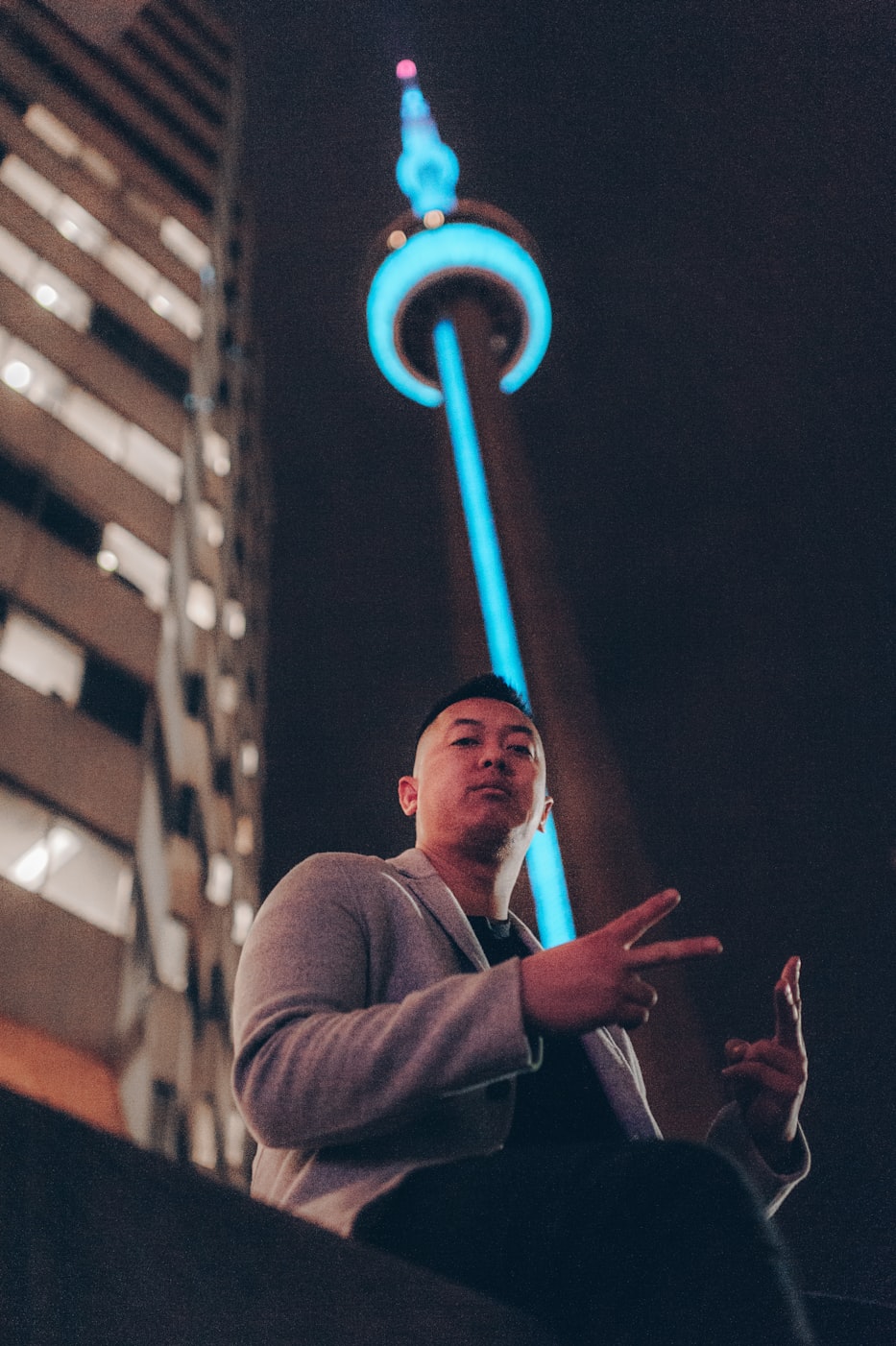 演员李亚军的魅力与艺术之路探索