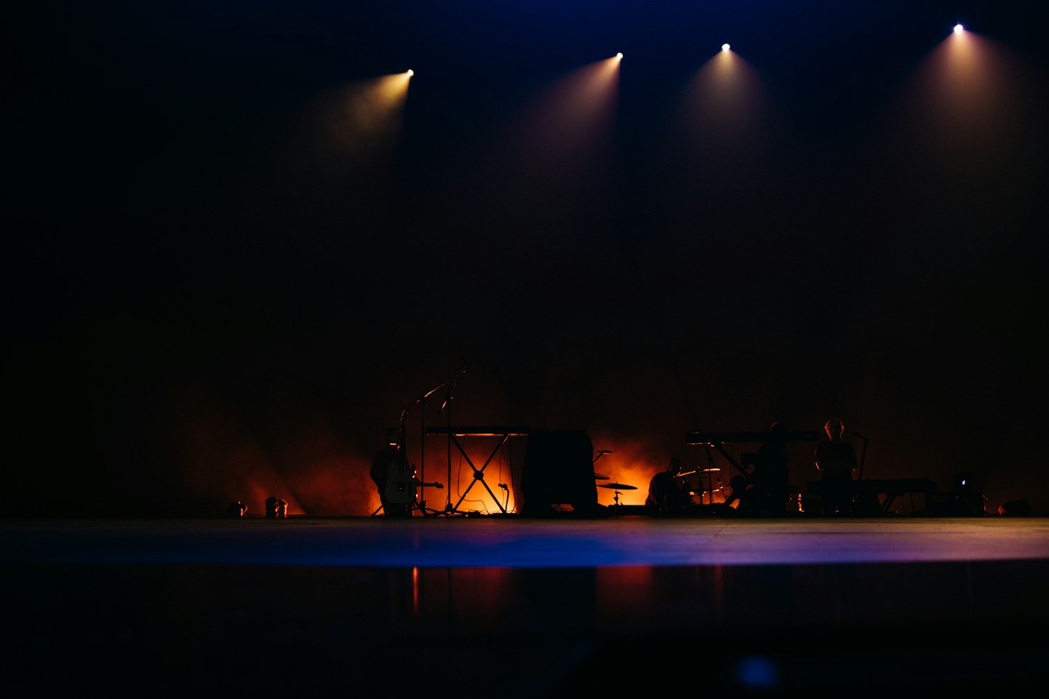 尔冬升,从幕后走向舞台中央的璀璨人生之路