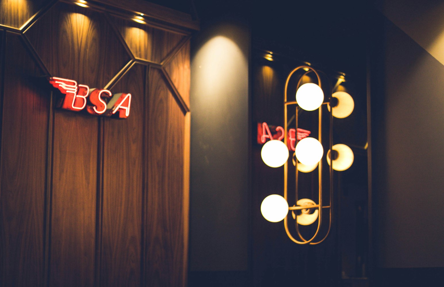 电影夜晚的游戏，光影娱乐的交融探索