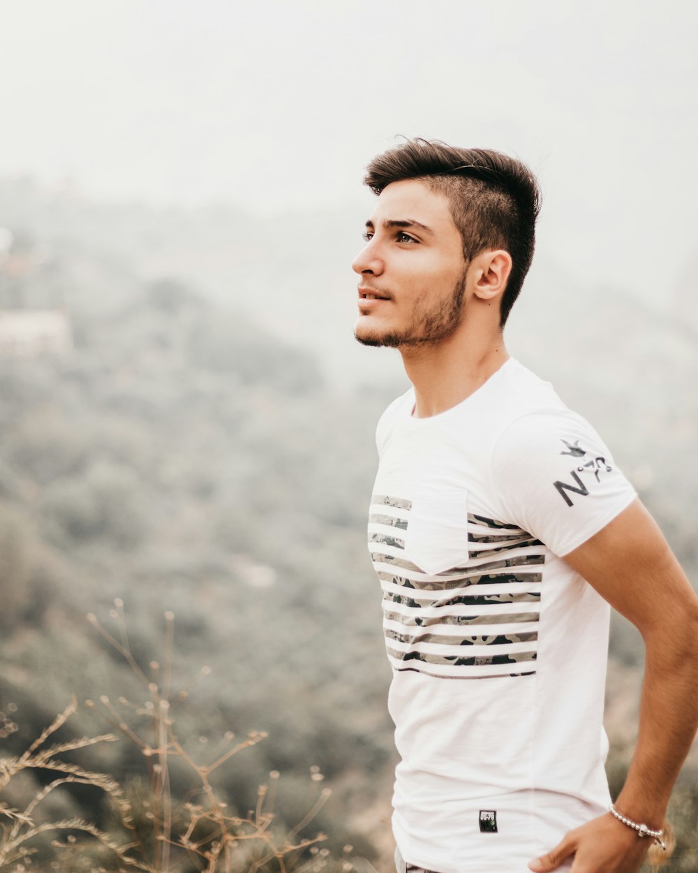 最新流行男士发型概览与趋势分析，时尚造型指南