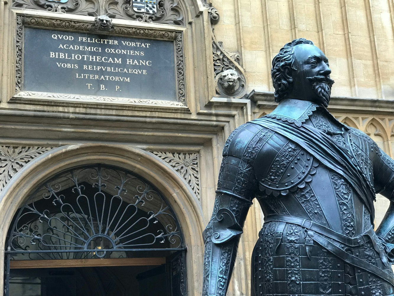 探索凯龙亲吻背后的故事与情感共鸣，最新报道揭秘细节