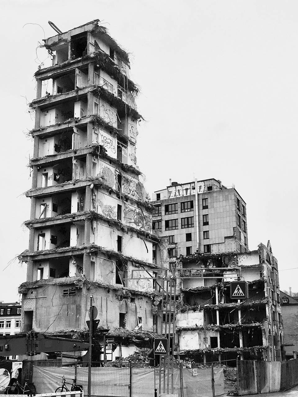 济南违建临时建筑拆除最新进展，城市管理坚定步伐与持续行动