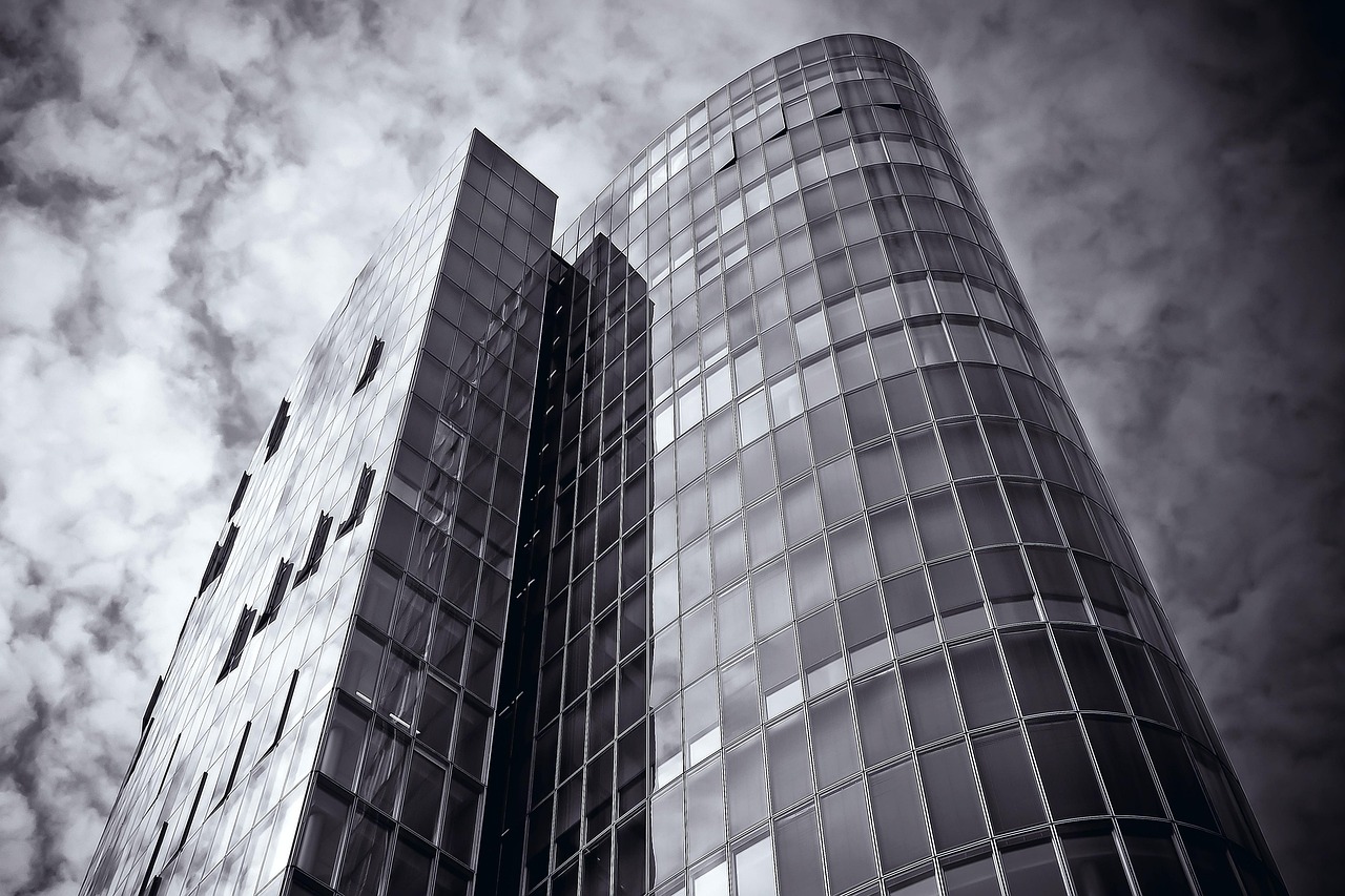 现代都市兄弟合住房最新效果图，共享生活空间设计与理念展示