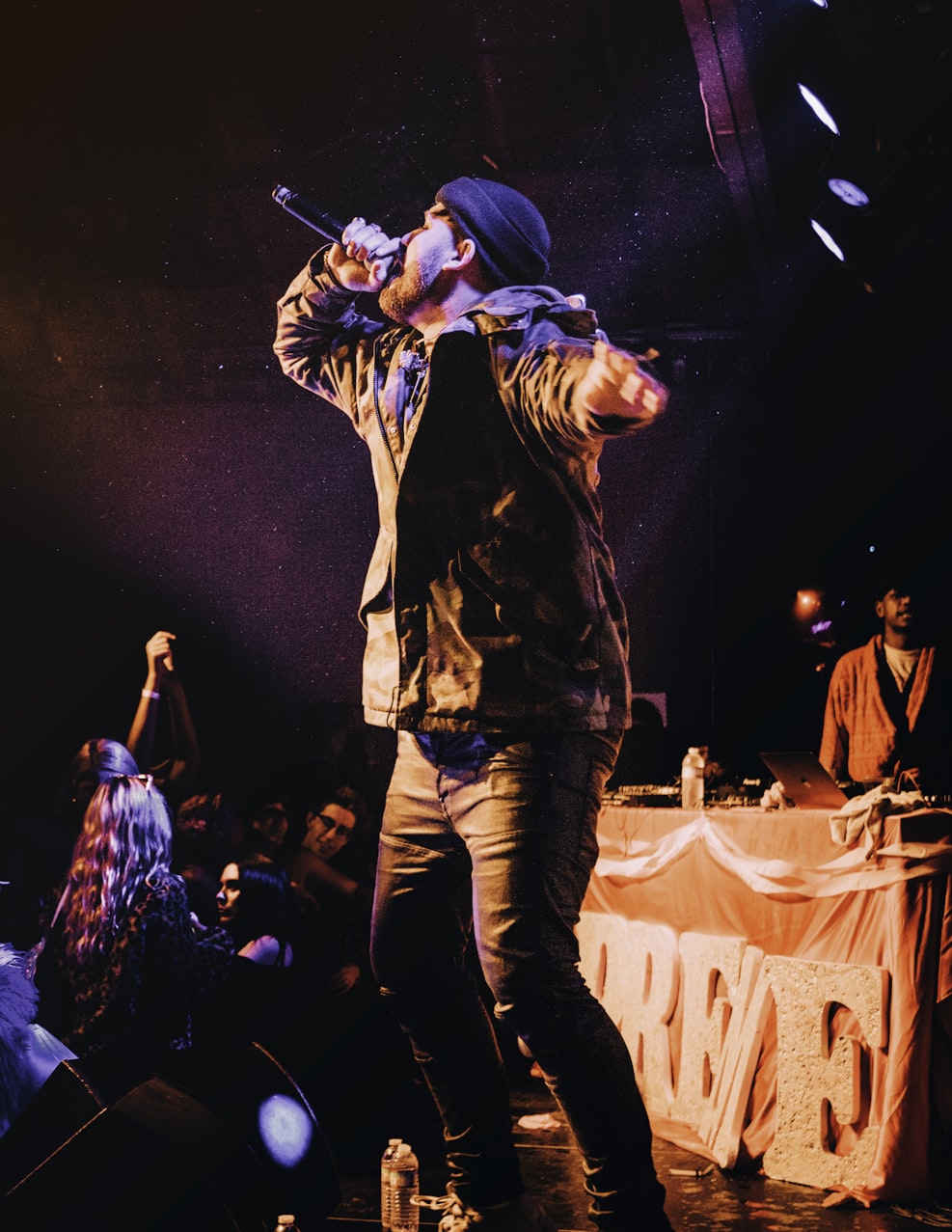 小伯演员,演艺之路的璀璨之星