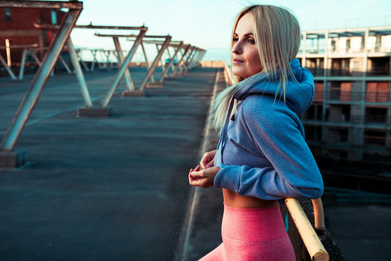 最新款修身包臀连衣裙，时尚魅力与优雅曲线的完美融合风采展示