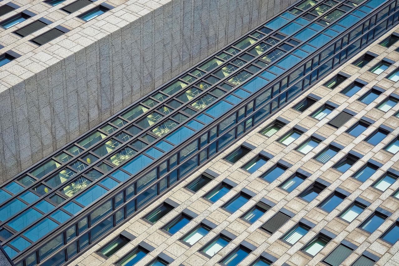 多维度视角下的上市银行分析与洞察