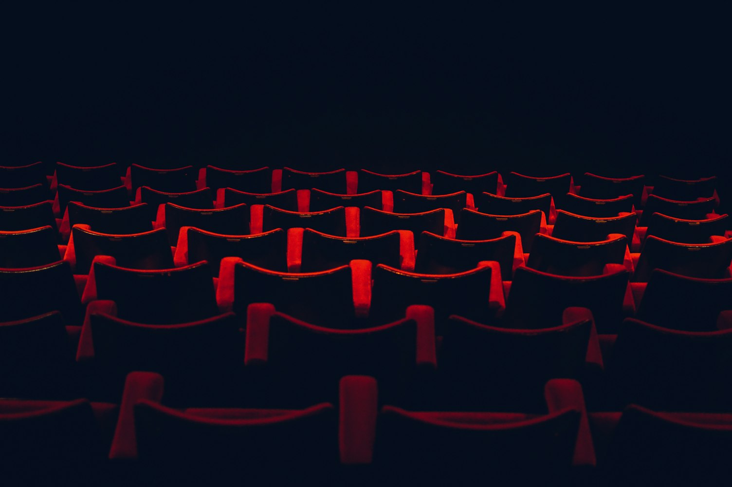 电影摩根，时代背景下的金融犯罪巨作深度解析