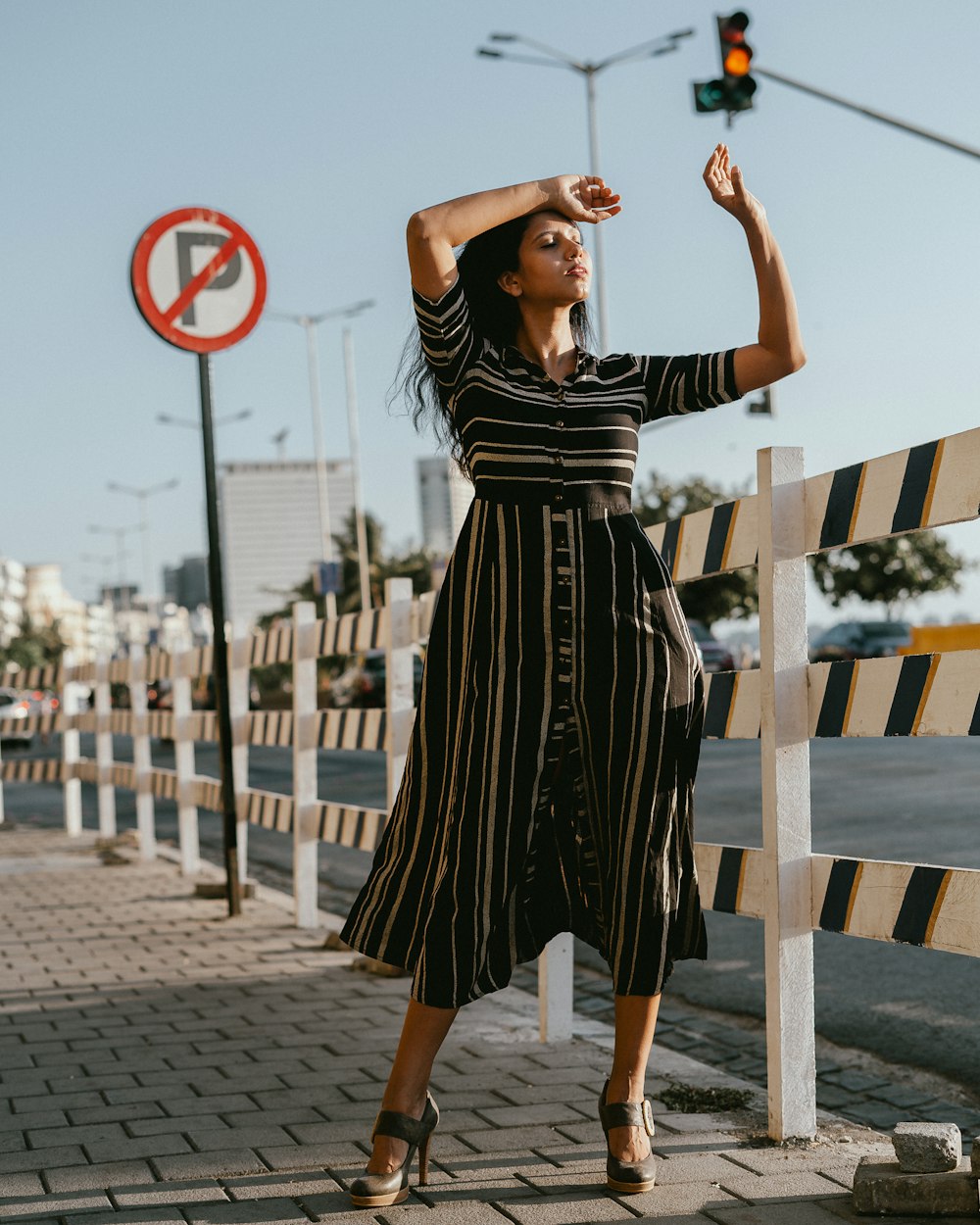 岳红演艺生涯揭秘，辉煌之路与个人资料大揭秘