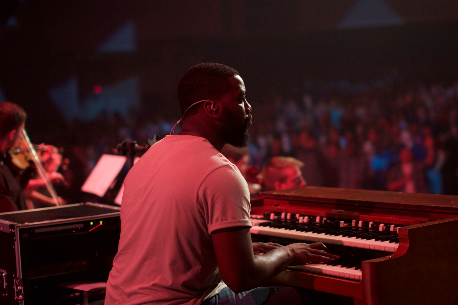 土族明星，璀璨之光照亮民族文化