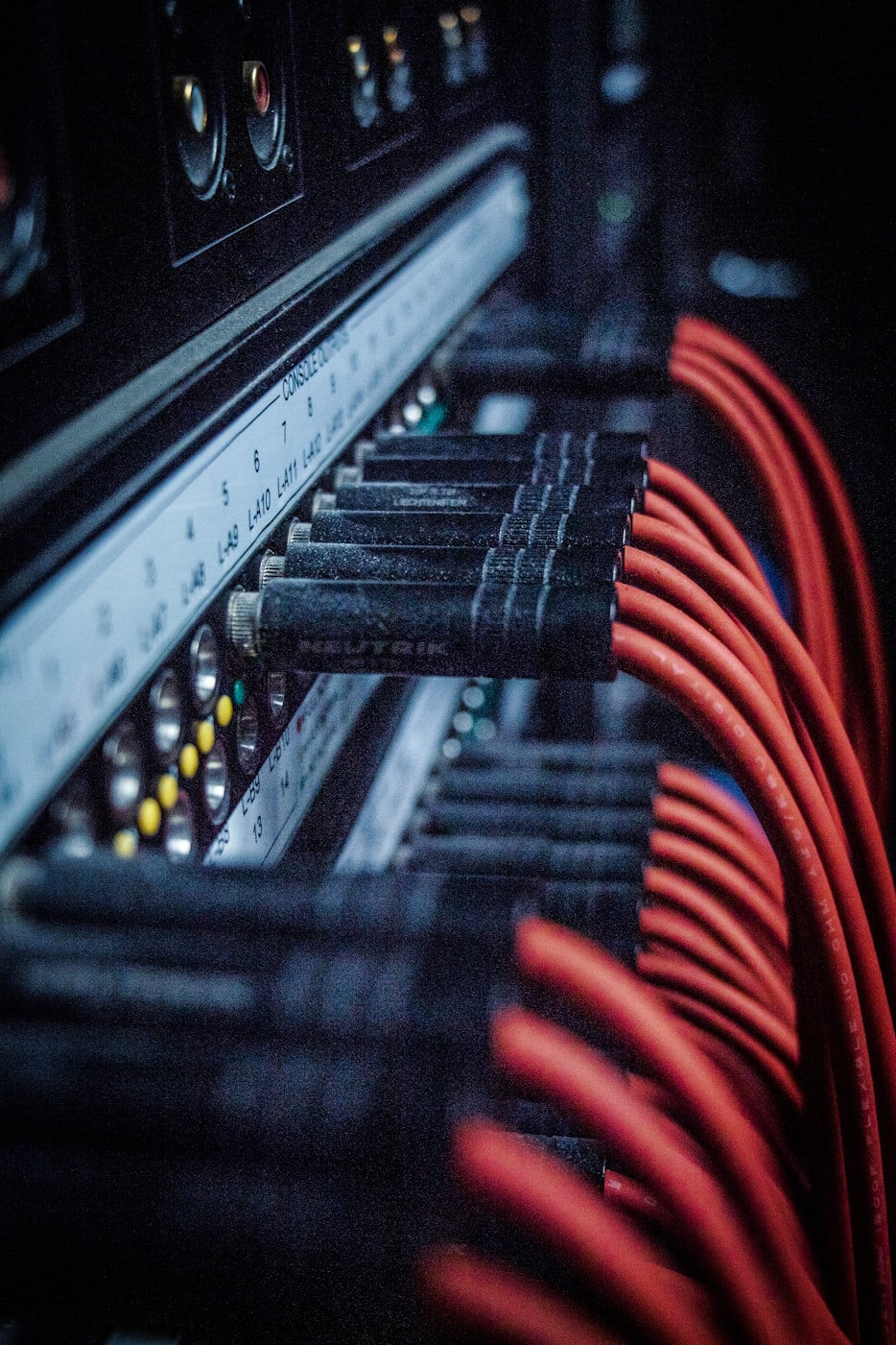 技术与艺术的融合创新，新款电视引领潮流