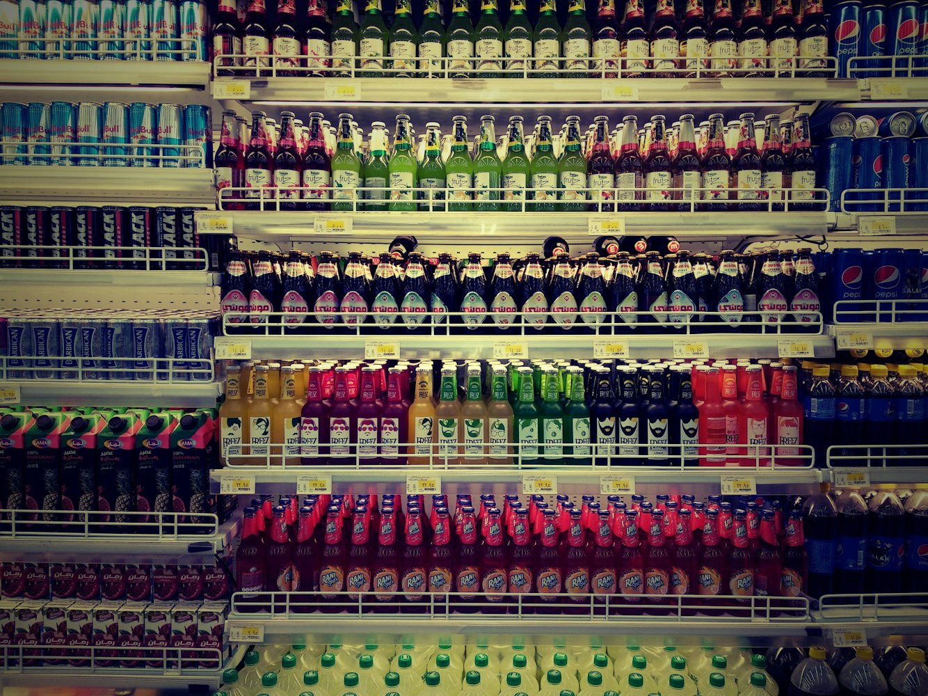 最新上市饮料引领市场潮流,创新饮品掀起热潮