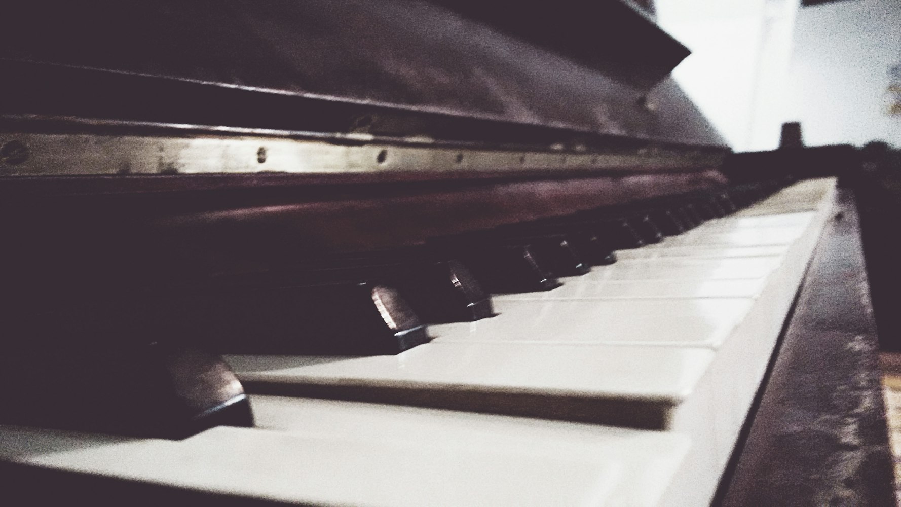 音乐与戏剧的交织之美,演员与钢琴谱数字的探索