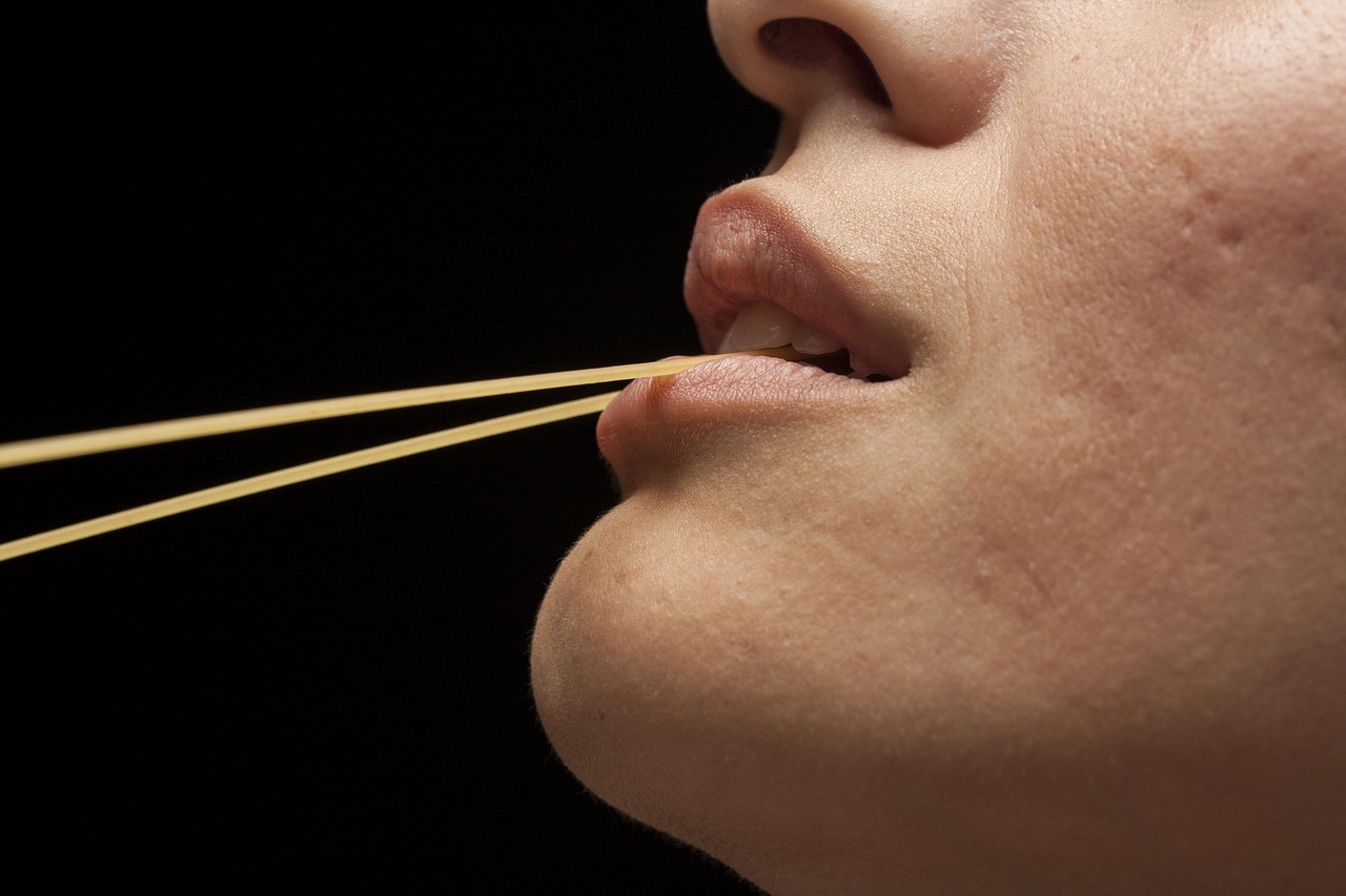 女明星的鼻子，美丽背后的故事、争议与探究