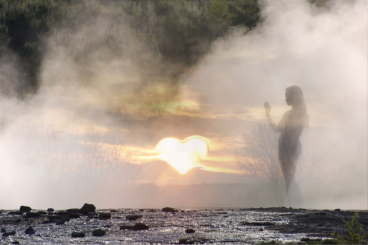 电影人鬼情未了,超越生与死的缠绵情感纠葛